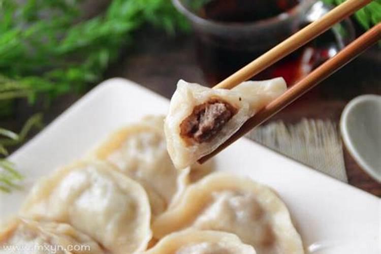 梦见吃饺子饺子酸了