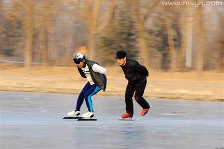 梦见滑冰场是什么意思