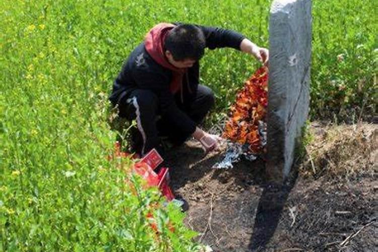 犯太岁佩戴什么首饰好一点