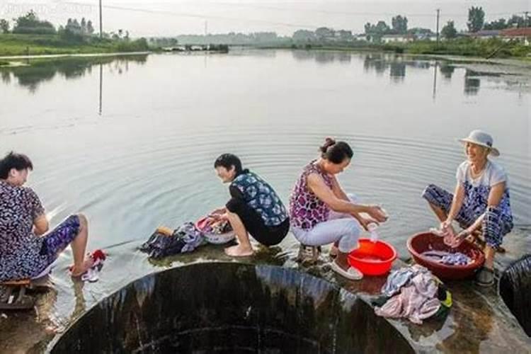 梦见发大水了被冲走了