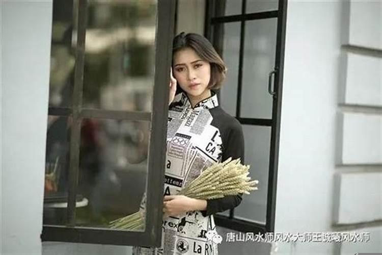 梦见自己结婚穿新娘服好不好看