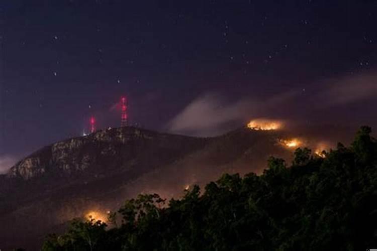 做梦梦见大火烧山后来又看见蛋