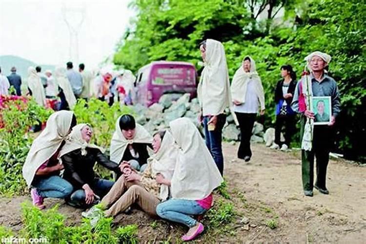 女人梦见水里有鱼在游来游去