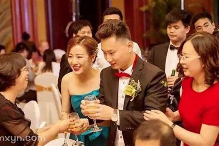 梦见亲戚结婚吃酒席