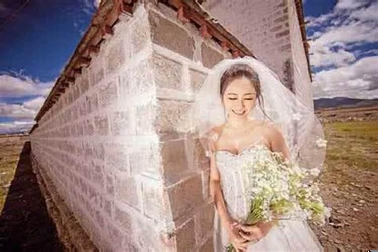 女人梦见别人穿婚纱结婚是什么意思