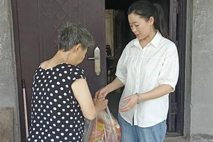 梦见母亲回娘家住什么意思