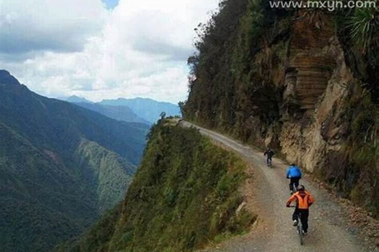 梦见自己在走山路是什么意思