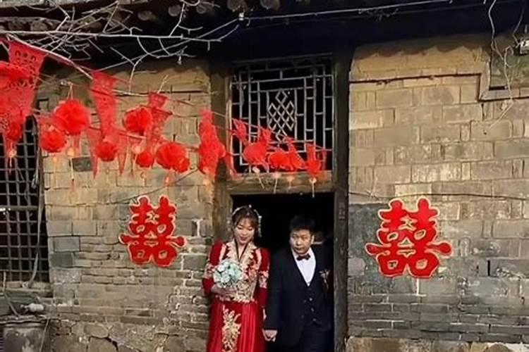 已婚梦见自己和别人结婚是房子很破旧