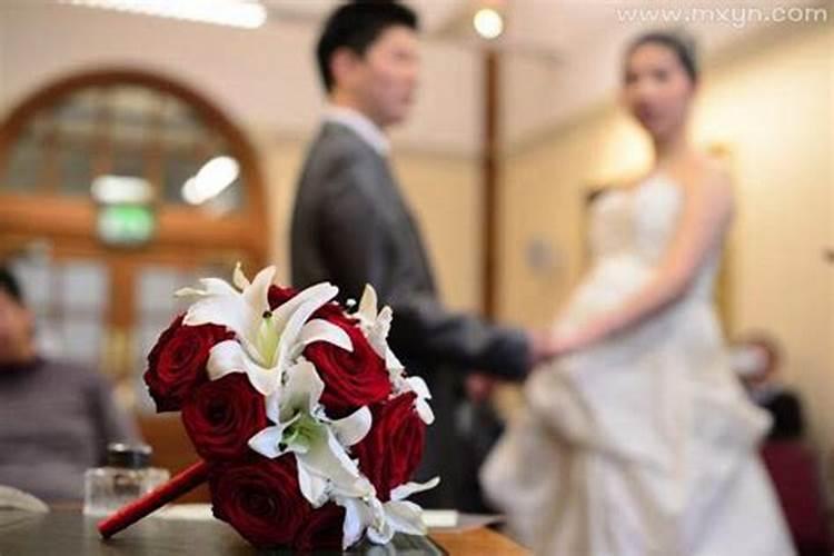 梦见别人结婚让我去送新人回家