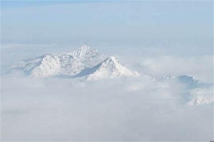 女人梦见雪山