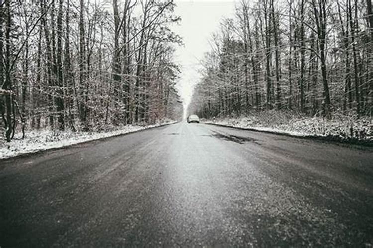 梦见满路都是白雪很不好走