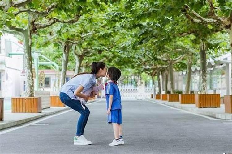 梦到自己和女同学亲热什么意思