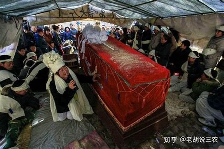 梦见大伯死了办丧事我们都在哭