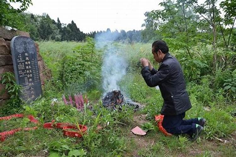 梦见别人在上坟祭祀