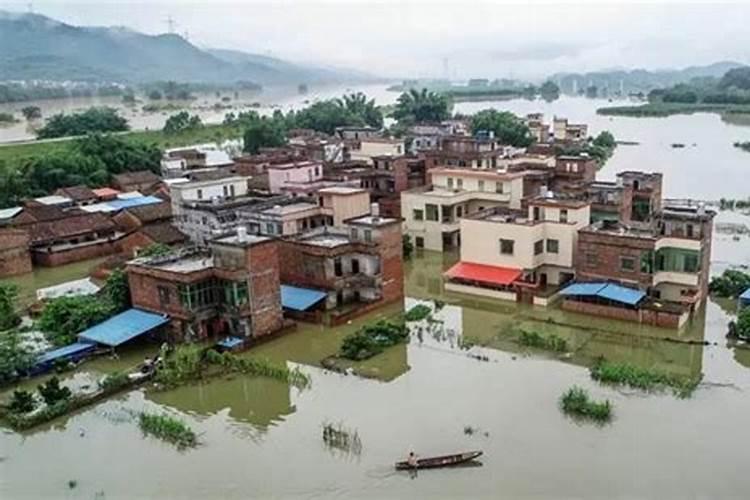 梦见洪水把自己困住了