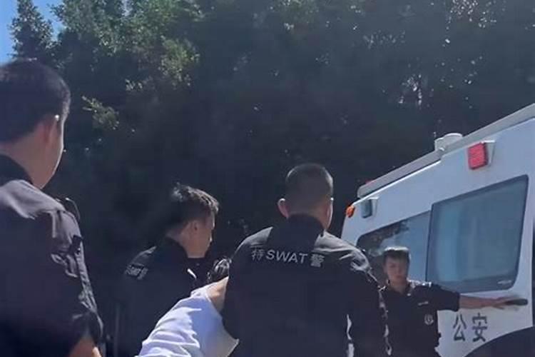 梦到我哥被警察抓走了