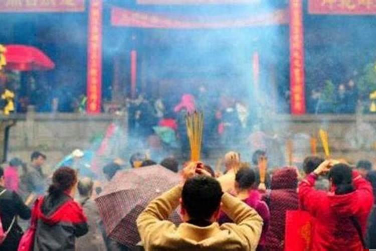 寺庙祭拜先人做法事