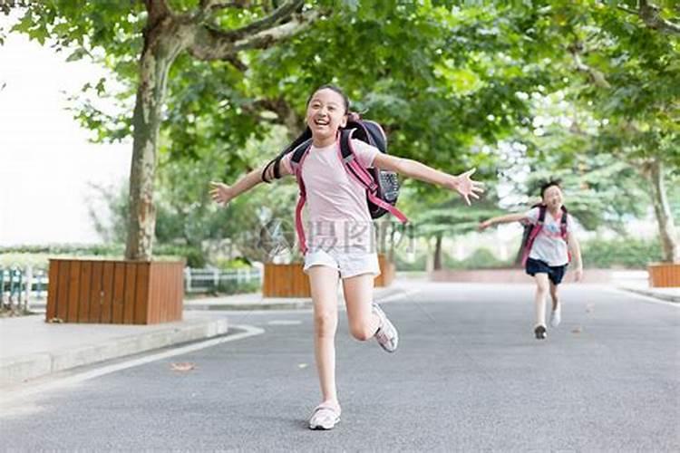 梦见自己奔跑什么预兆学生