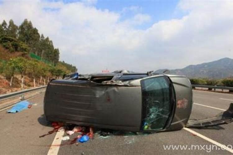 梦见熟人车祸肇事车祸现场