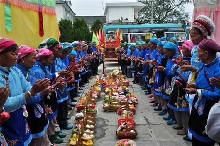 白族中元节祭拜