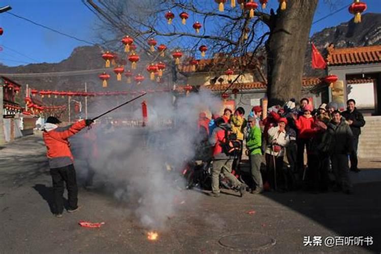 除夕放炮祭神