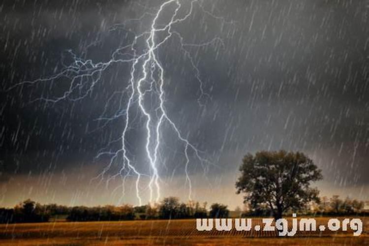 梦见雷电交加预兆什么马上就停了