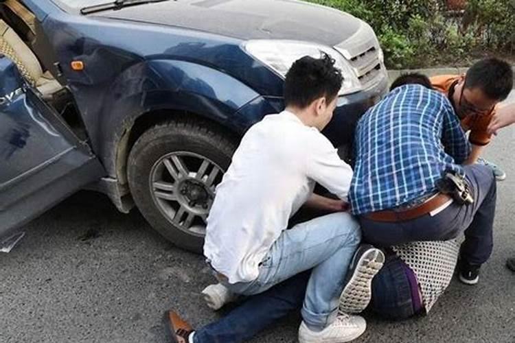 梦见和陌生人一起开车