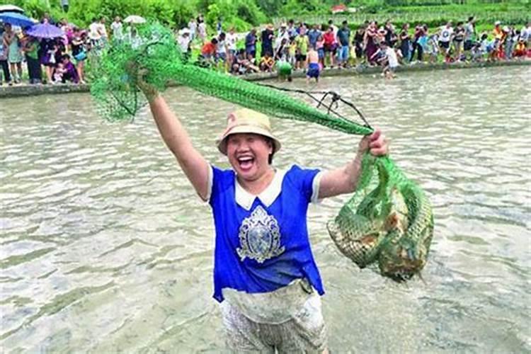 梦见湖涨水是什么意思