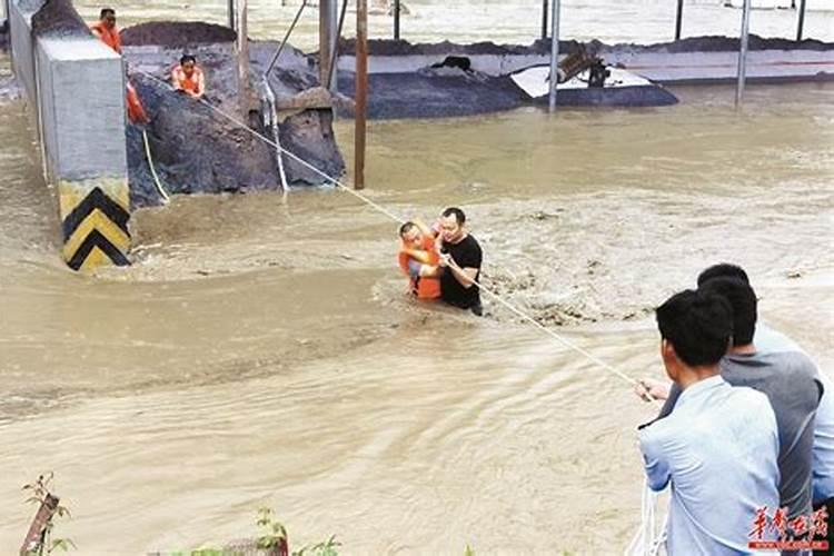 梦到家人被水淹没有死