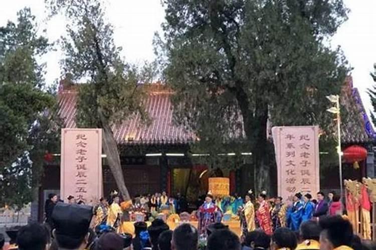 属鼠的今年运势怎么样72年属蛇今年多大